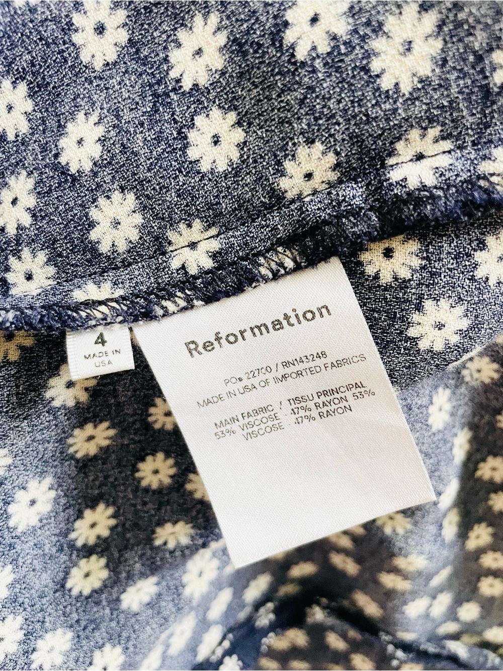 Reformation SIZE 4 Pacey navy white daisy print sweetheart neck mini dress - Picture 9 of 9